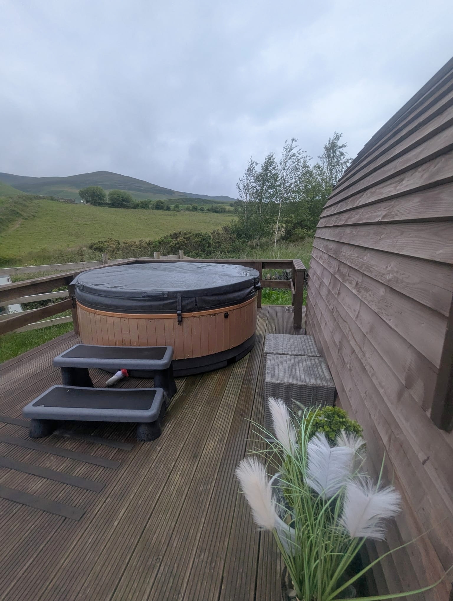 Glamping lodge in the lakes - hot tub
