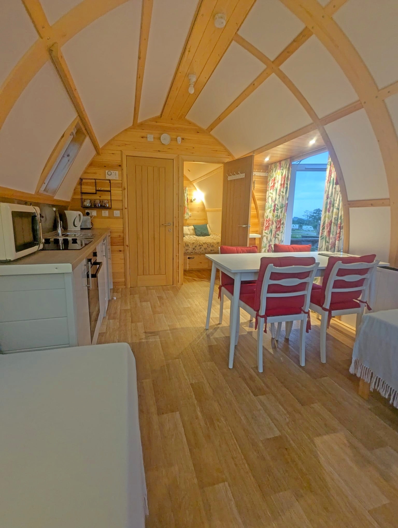 Glamping lodge in the lakes - dining area